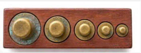 Vecchio set completo di pesi in ottone – Oggetti decorativi, Wood, Brass (photo 3 of 5)