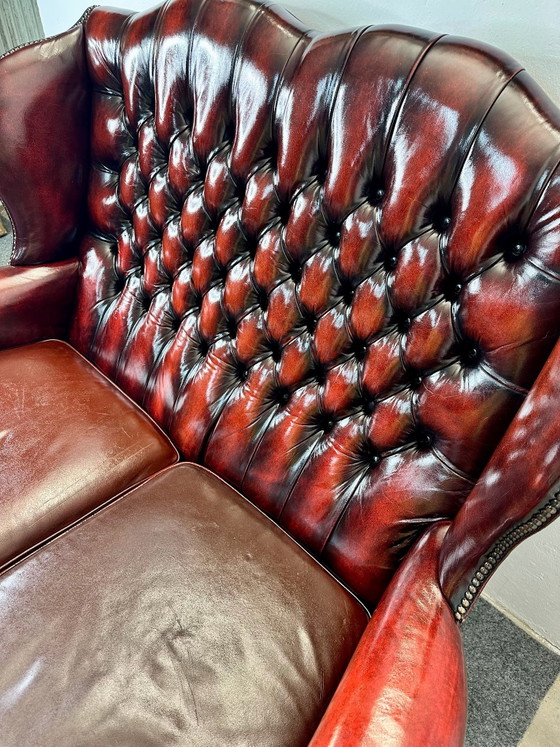 Canapé Chesterfield 2 places style Queen Anne Oxblood Red Angleterre, Canapés 2 places, Cuir, Rouge (photo 2 sur 11)