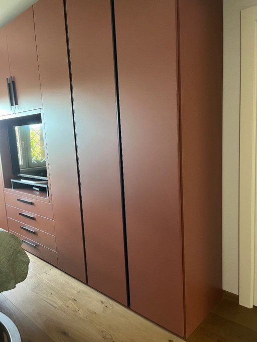 Lema 7-door Text wardrobe with lighting