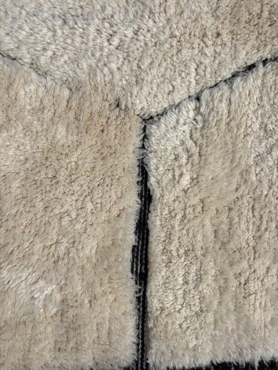 Image 1 of Marokkaanse Mrirt Witte Wollen Vloerkleed 260x350 cm - Berber Marokkaans Modern Tapijt