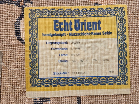 Handgeknoopt zijden vloerkleed met kraanvogelmotief, China, jaren 50 – Vloerkleden en tapijten, Silk (photo 18 of 18)