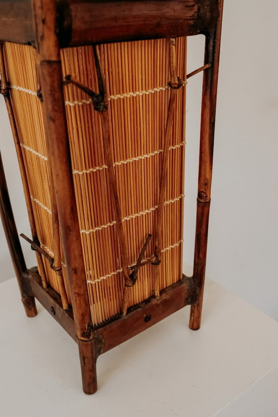 Vintage bamboo table lamp with reed panels, 1960s – Rattan, Wood (photo 4 of 9)