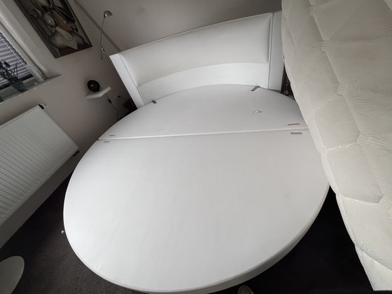 Image 1 of Letto rotondo di design 220 cm – similpelle bianca – materasso di lusso