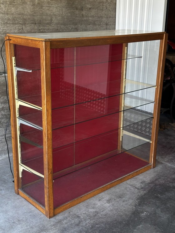 Gran escaparate de una tienda de antigüedades, década de 1930. – Vitrine ancienne années 1930, Vitrinas, Wood (photo 9 of 15)