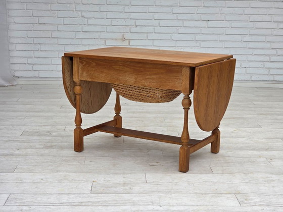 Image 1 of Años 70, mesa de centro danesa plegable, madera de roble, ratán, estado original.