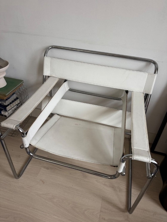 Image 1 of wasilly lounge chair white leather
