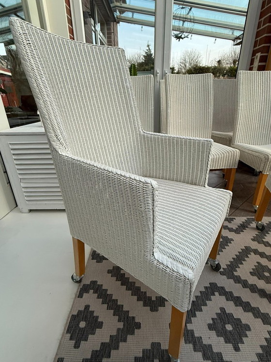 Image 1 of 8 originele Lloyd LOOM stoelen, eetkamerstoelen, ook in kleinere aantallen verkrijgbaar, houten frame, wit riet.