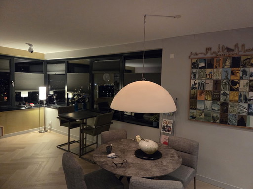 Hängelampe aus weißem Kunststoff