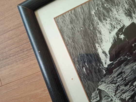 Image 1 of Deux superbes photos signées par Riona MacMonagle, dans leurs cadres d'origine.