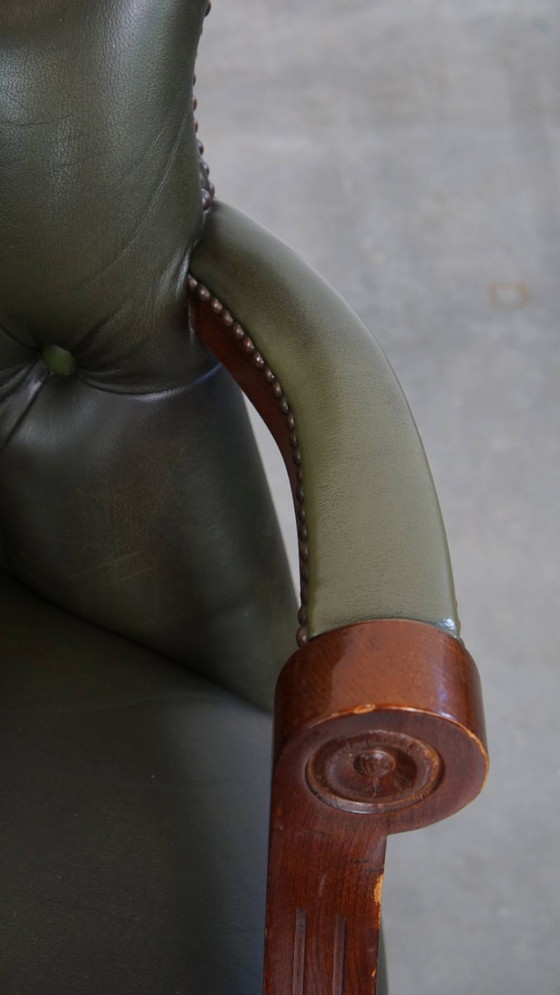 Image 1 of Sedia da ufficio chesterfield in pelle di vacchetta verde in stile inglese su rotelle
