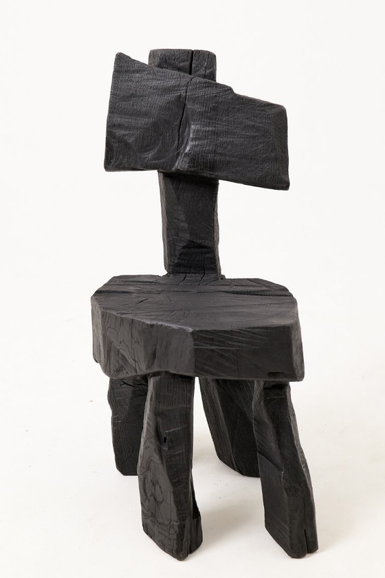 Image 1 of Brutalistischer Skulpturenstuhl, geschnitzt, Massivholz, Eiche, Schwarz, rustikal, Logniture