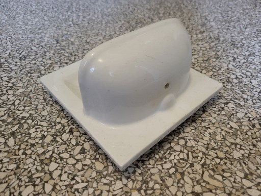 Retro recessed soap dish