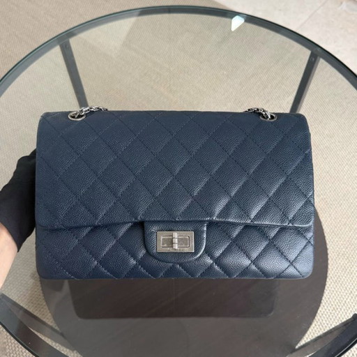 Chanel 2.55 Reissue 227 - Caviar trapuntato blu scuro, hardware in argento rutenio, serie 19