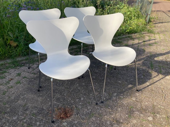 Image 1 of 4x Arne Jacobsen/Fritz Hansen Butterfly Chair 3107 - white - like new!