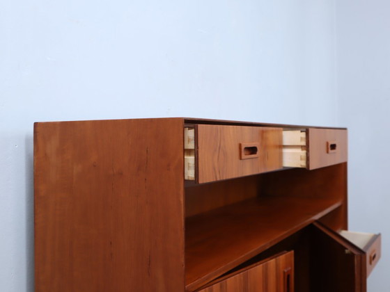 Image 1 of Haut-plat italien en teck des années 1960, restauré avec des pieds en laiton