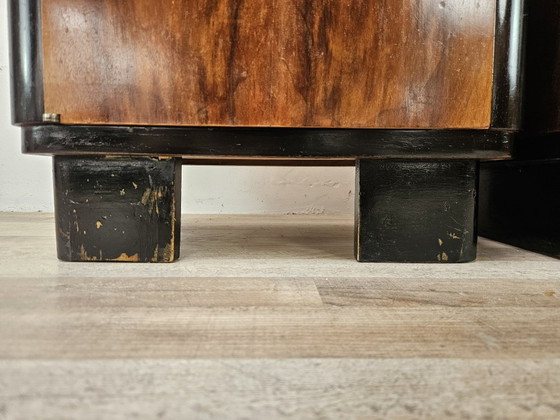 Image 1 of Art Decò bedside tables in walnut burl with pink glass top