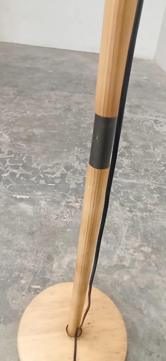 Image 1 of lampadaire vintage à base en bois