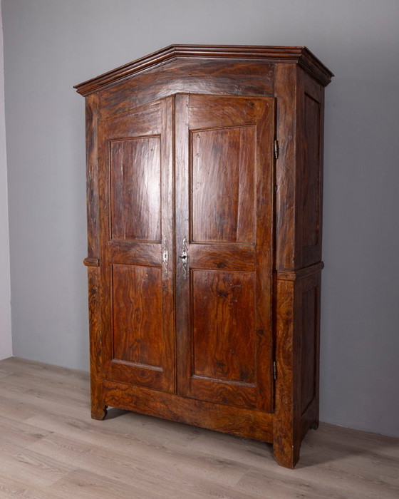 Armadio classico piemontese in noce del primo Settecento – Legno (photo 2 of 22)