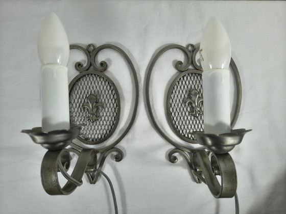 Image 1 of Appliques murales françaises vintage à motif fleur de lys – lot de 2 – années 1960/70