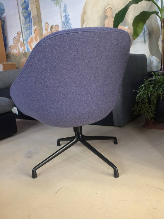 Image 1 of Poltrona girevole lounge HAY AAL81 blu, set da 2