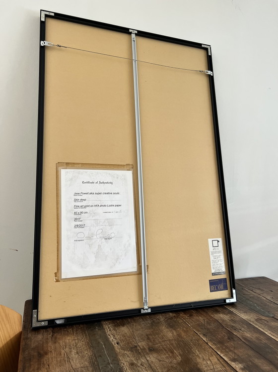 Image 1 of Jase Powell – ‘Skin Deep’ Kunstprint in beperkte oplage (1/50) – Ingelijst voor museumgebruik