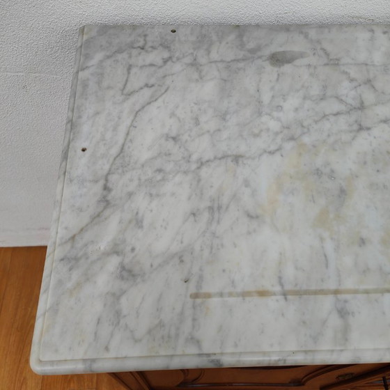 Image 1 of Commode ancienne de salle de bain avec plateau en marbre