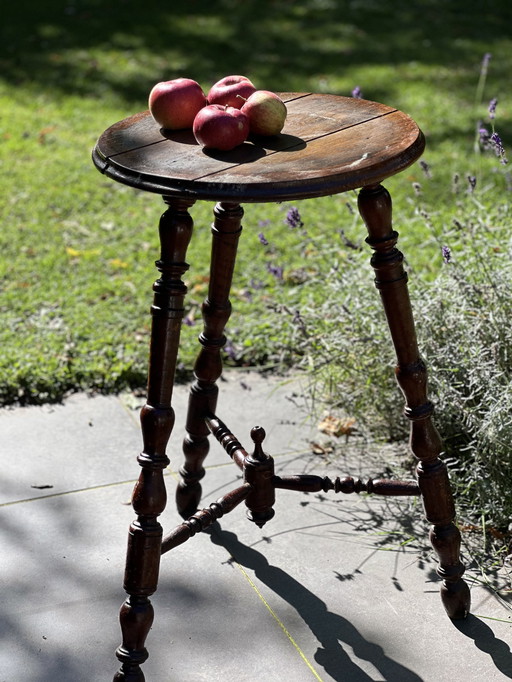 Mesa auxiliar antigua con patas torneadas - ca. 1900