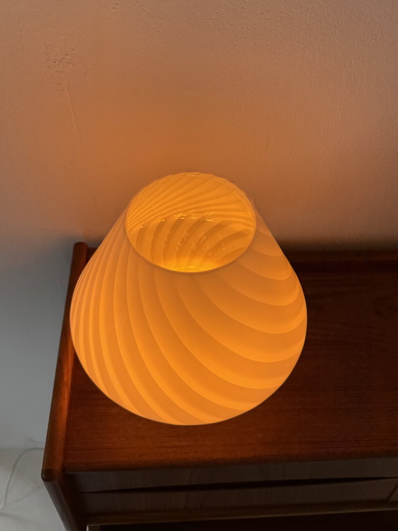 Image 1 of Lampe champignon vintage en verre de Murano, motif tourbillonnant, années 70