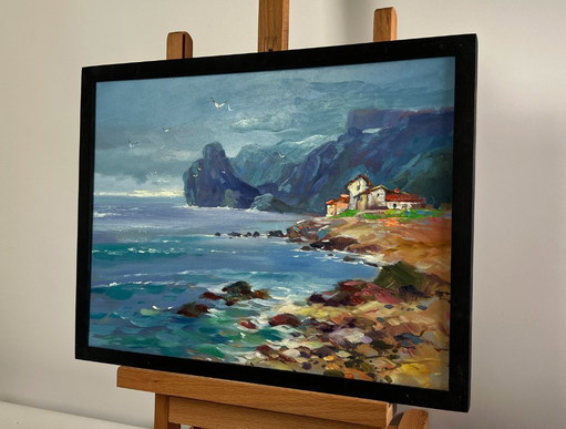 Pintura al óleo original: Paisaje costero rocoso, mar y ambiente acogedor de pueblo.