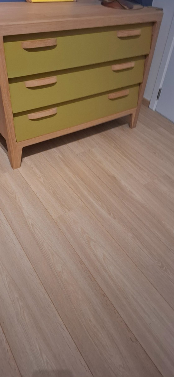 Houten en gele Ladekasten, Ethnicraft, Bruin, Modern (foto 3 van 5)