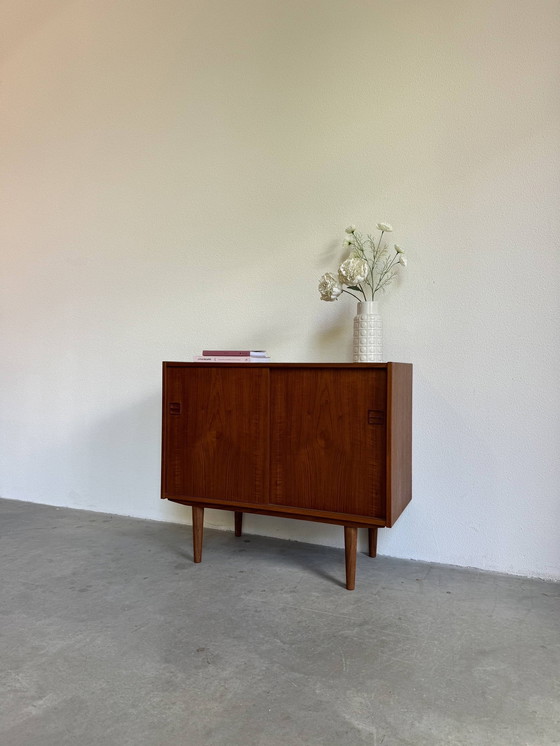 Image 1 of Buffet vintage à portes coulissantes