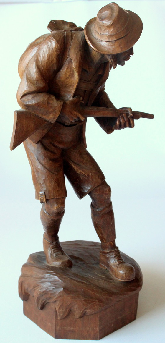 Image 1 of Grande sculpture en bois de chasseur/braconnier - Superbe décoration pour salle de chasse des années 30