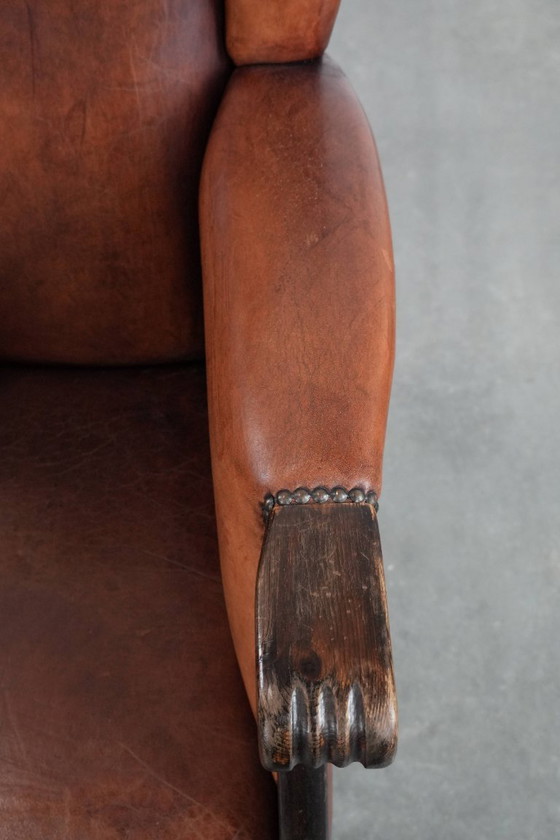 Image 1 of Fauteuil à oreilles classique vintage en peau de mouton et bois