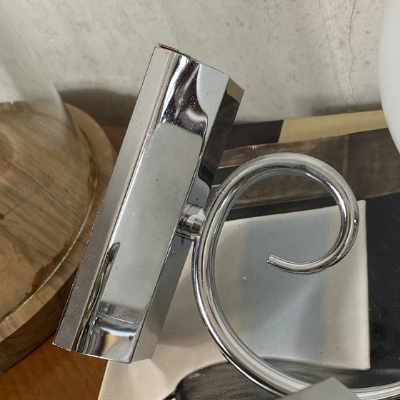Coppia di applique da parete in acciaio inox con globi in vetro bianco – Metal (photo 4 of 9)
