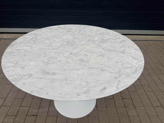 Original Knoll Tulip 107cm redondo Arabescato Mate en MENTA CONDICIÓN!! Eero Saarinen – Mesas de comedor (photo 13 of 15)