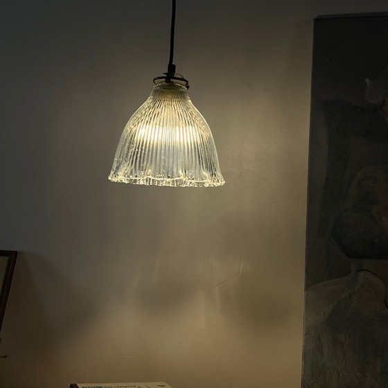 Lampada a Sospensione Industriale Holophane con Globo in Vetro Prismatico – Lampade a sospensione, Glass (photo 2 of 10)