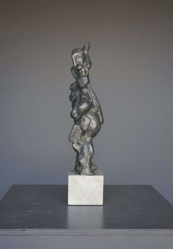 Groot abstract beeldhouwwerk, jaren 1960, lood op een marmeren sokkel. – Beeldhouwkunst, Marble, Metal (photo 5 of 10)