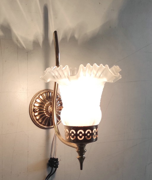 Applique en métal doré et tulipe en verre - mid. XXeme