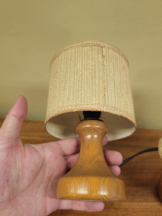 Image 1 of Due lampade da comodino in legno vintage, lampade da tavolo, lampade, luci