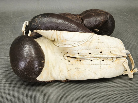 Image 1 of Boxhandschuhe und Boxball aus Leder, Tschechoslowakei, 1940er Jahre