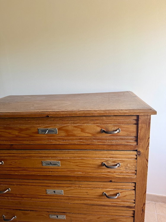 Image 1 of Commode van onbewerkt hout en verchroomd metaal, in art-decostijl uit de jaren 50.