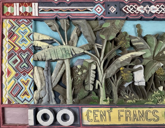 THOMAS TCHOPZAN - "Central Bank of Guinea 100 Frs" reverso (madera dura, grande) – Esculturas, Wood (photo 5 of 5)