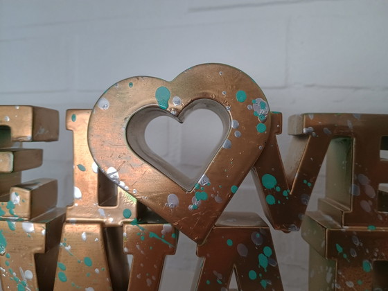 Make Love Not War - Van Apple – Beeldhouwkunst, Plastic (photo 6 of 9)