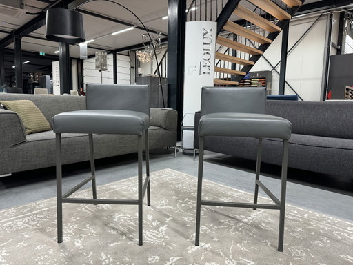 2 taburetes de bar Rolf Benz 651 en cuero gris 