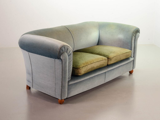 Chesterfield Duotone canapé victorien à deux places en velours bleu mat et vert mousse, années 1950. ref SS058