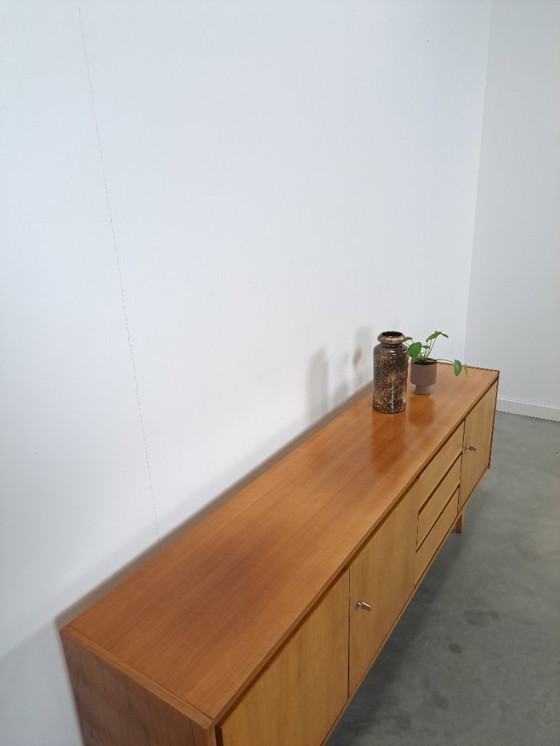 Image 1 of Buffet en placage noyer style milieu du siècle avec 3 tiroirs