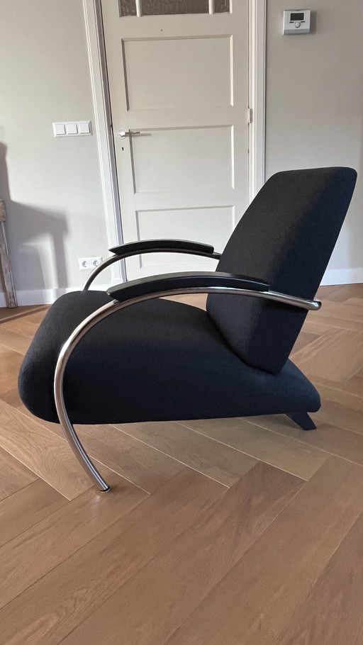 Twee Gelderland 5470 design fauteuils zwart gestoffeerd 