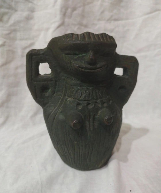 Image 1 of Vase en bronze représentant une figure expressionniste