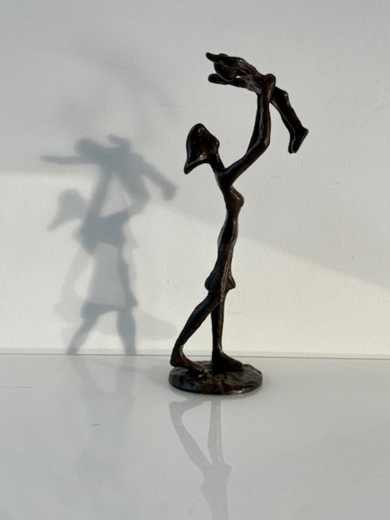 Image 1 of Bronze statue of mother and child – modern and expressive