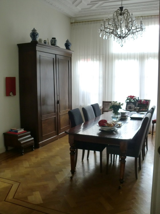 Image 1 of Table à manger classique